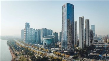 湘江之畔崛起金融新地标：解码三湘一品与三湘银行总部大楼